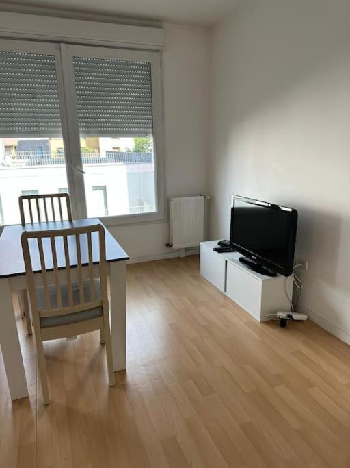 Grand Studio De 37M Carres - Rer Laplace Et Maison Des Examens A 5 Minutes A Pied Arcueil Buitenkant foto